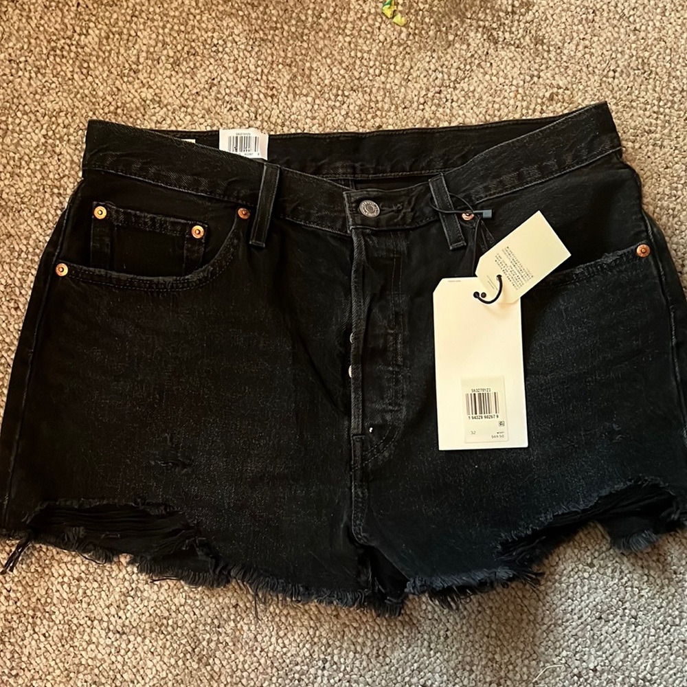Levis black shorts